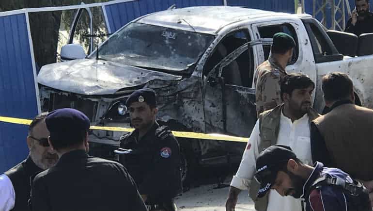 3 killed in bomb attack on senior police official in Pakistan 3 killed in bomb attack on senior police official in Pakistan