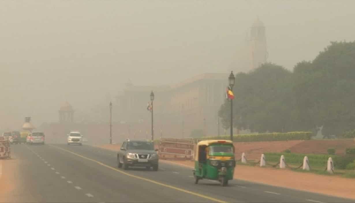 Blanket of smog covers Delhi