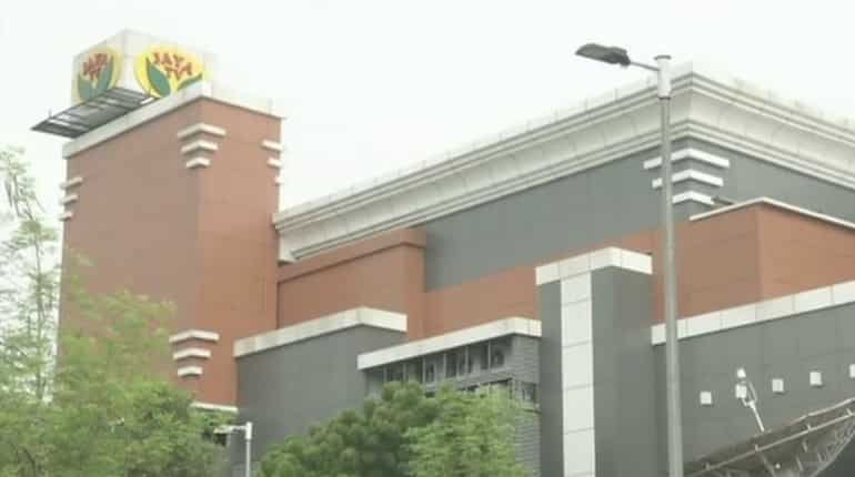 Income Tax raids on Jaya TV continue, bank accounts of Sasikala's nephew frozen: Report