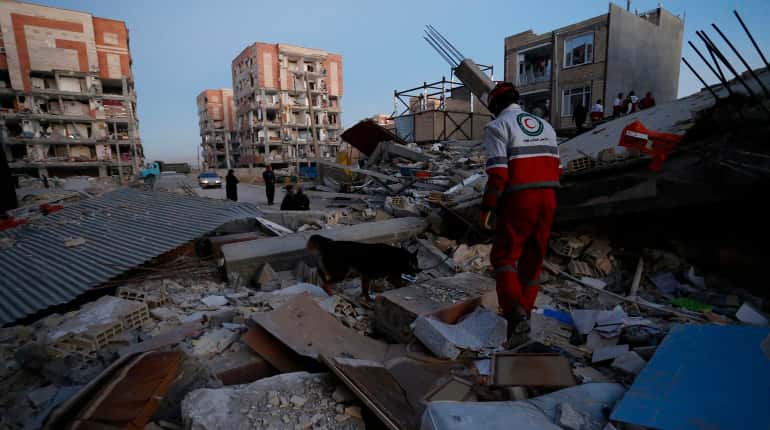 Strong quake rocks Iran-Iraq border