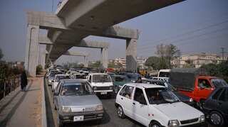 Pakistan: Religious group blocks main Islamabad highway for 6th day, locks down capital