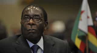 Mugabe refuses to stand down in talks with Zimbabwe military