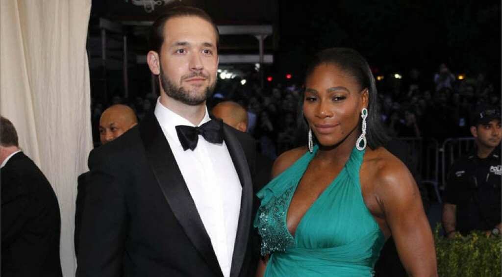 Husband surprises Serena Williams with four billboards
