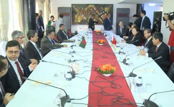 Chinese foreign minister arrives in Bangladesh to discuss Rakhine refugees issue Chinese foreign minister arrives in Bangladesh to discuss Rakhine refugees issue