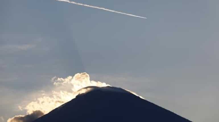 Bali volcano spews smoke and ash, raising eruption fears Bali volcano spews smoke and ash, raising eruption fears