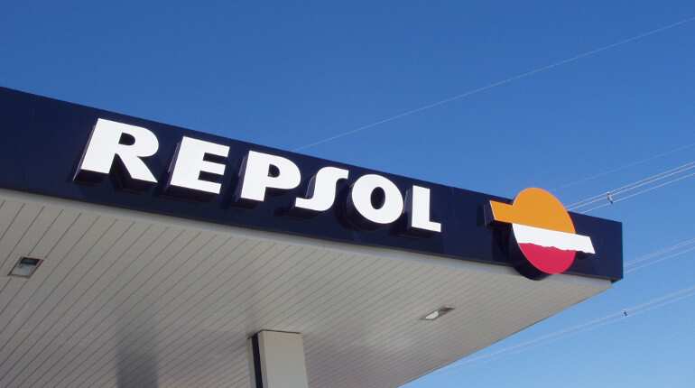 Bolivia signs $1.6 billion in gas deals with Repsol, Petrobras
