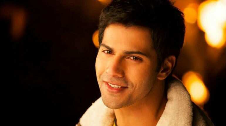 Mumbai police fines Varun Dhawan on Twitter for clicking a selfie with fan in the middle of the road Mumbai police fines Varun Dhawan on Twitter for clicking a selfie with fan in the middle of the road