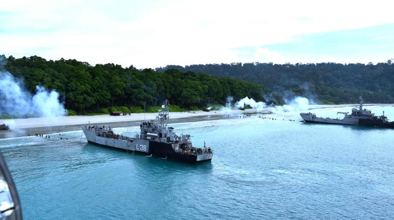 Helicopters and amphibious landings