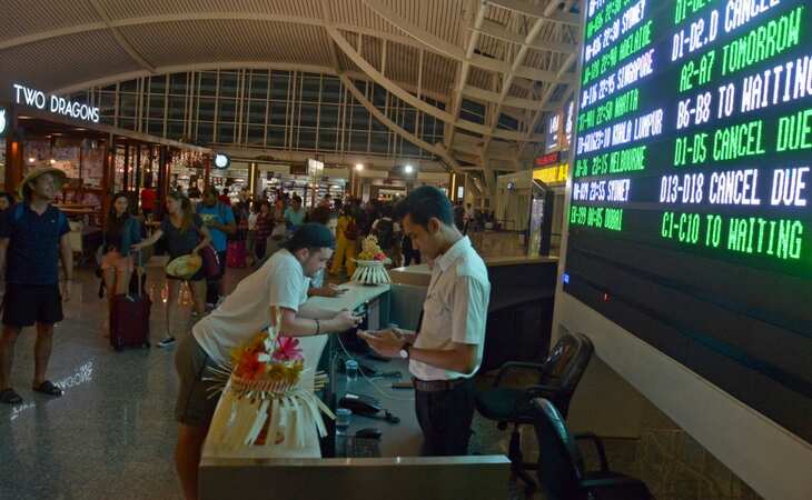 Some flights resume after Bali volcano eruption