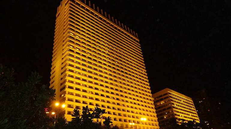 5 died in 2 taxi explosions