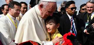 Rohingya crisis: Pope arrives in Myanmar