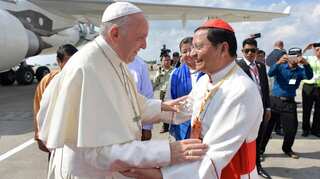 'No religious discrimination in Myanmar,' military chief to Pope Francis