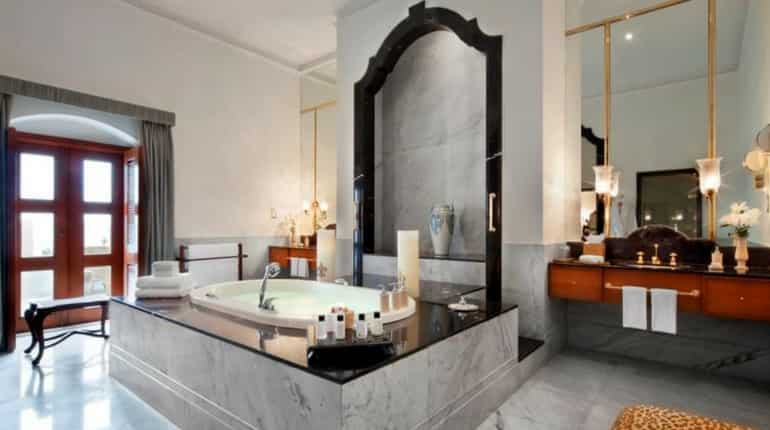 Royal bathroom of Nizam suite