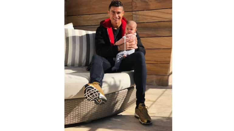 Ronaldo's latest picture with his kid.