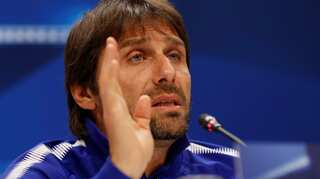 Chelsea's Conte apologises after ranting at referee