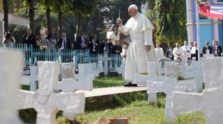 Pope visits Bangladesh orphans on last day of trip headlined by Rohingya crisis