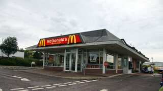 London: Muslim girl wearing hijab stopped from ordering at McDonald's