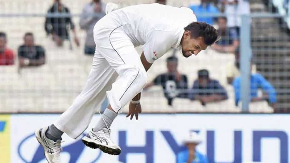 3rd Test, Day 4: Suranga Lakmal vomits on field, walks off 3rd Test, Day 4: Suranga Lakmal vomits on field, walks off