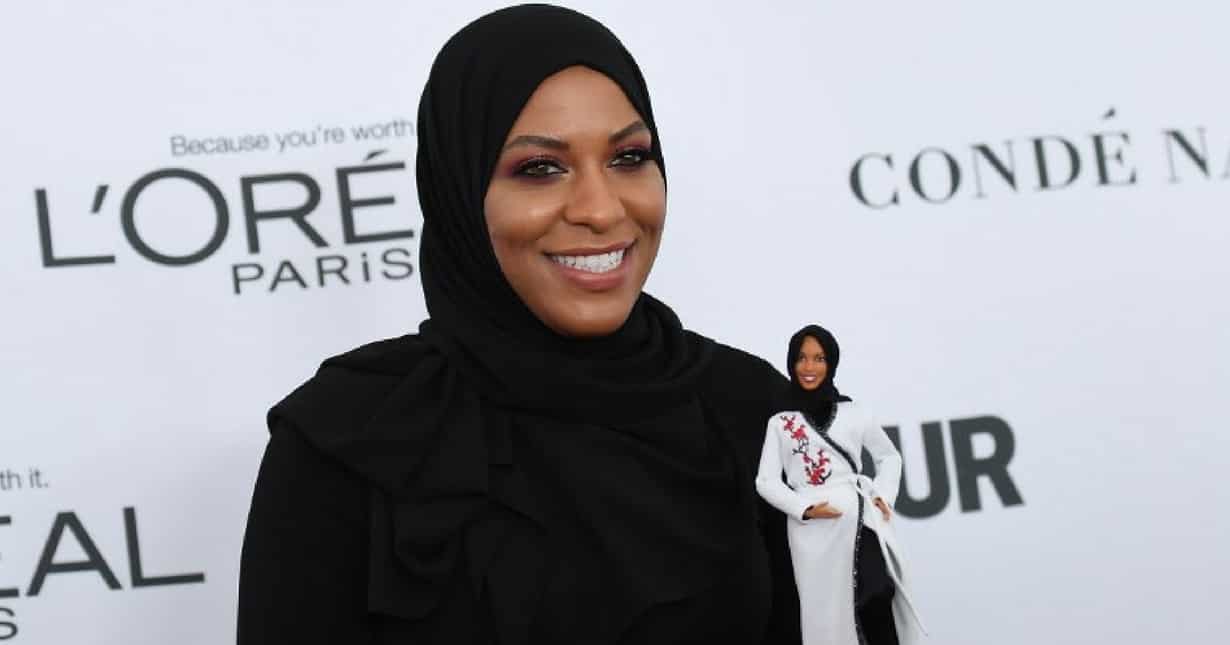 Ibtihaj Muhammad poses with first hijab-wearing Barbie doll at Glamour's 2017 Women of The Year Awards