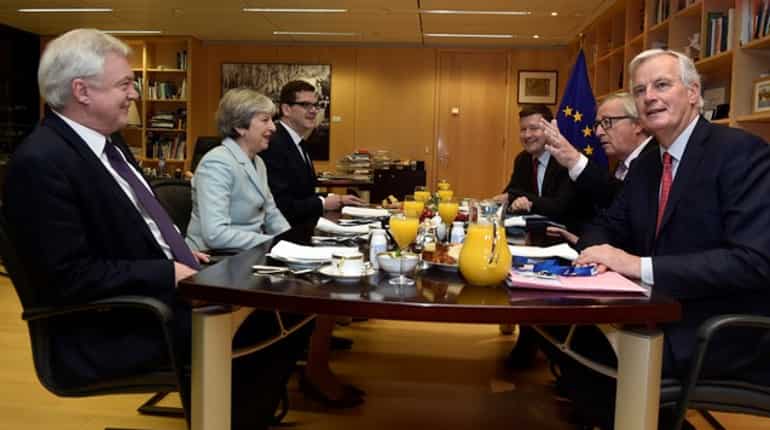 Britain and EU clinch deal to move Brexit talks forward Britain and EU clinch deal to move Brexit talks forward