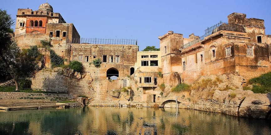 Pakistan Supreme Court angry after Hindus idols go missing from Katas Raj temple
