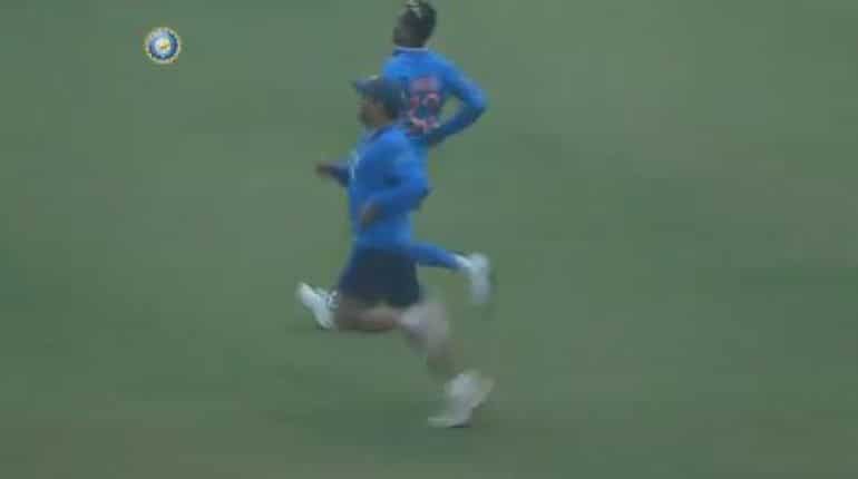 Watch: Dhoni beats Hardik Pandya in 100-metre dash, Twitter goes berserk Watch: Dhoni beats Hardik Pandya in 100-metre dash, Twitter goes berserk