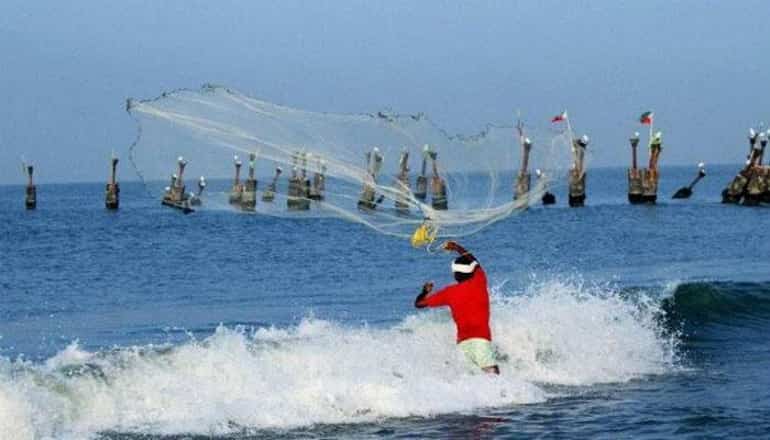 5 Indian fishermen apprehended by Sri Lankan Navy