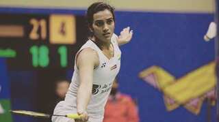 PV Sindhu enters title round of Dubai Super Series Finals