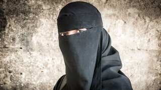 India: Mumbai college denies entry to students wearing burqas, sparks protests
