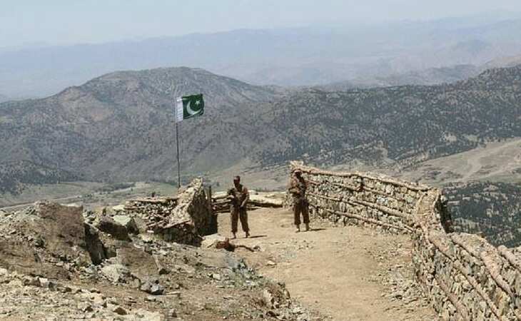 Bomb kills three soldiers in northwest Pakistan: Officials Bomb kills three soldiers in northwest Pakistan: Officials