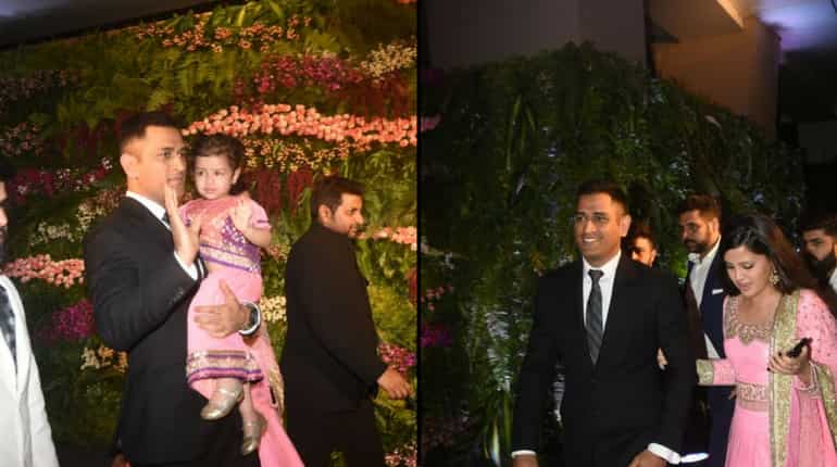 MS Dhoni showed up with his family
