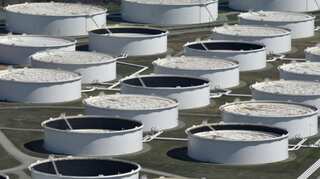Oil prices slip away from 2015 highs, but market remains tight