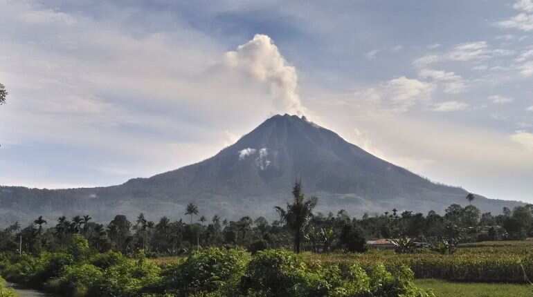 Indonesia's Mount Sinabung erupts, no casualties reported?
