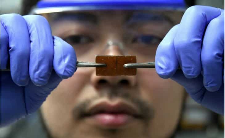 Self-healing glass: A cracking discovery from Japan