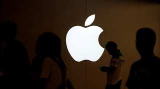 Apple apologises for slowing iPhones, offers discounted batteries