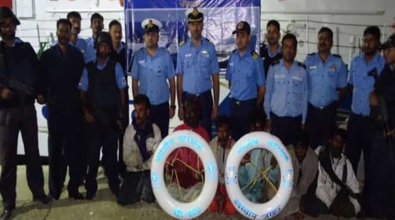 Indian Coast Guards apprehend 6 Pakistan nationals from Indian waters