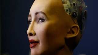 Humanoid 'Sophia' makes India debut in saree, greets audience with 'Namaste'