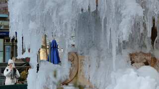 'Bombogenesis' takes aim at US Northeast as snow sweeps South