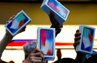 Apple to issue fix for iPhones, Macs at risk from 'Spectre' chip flaw