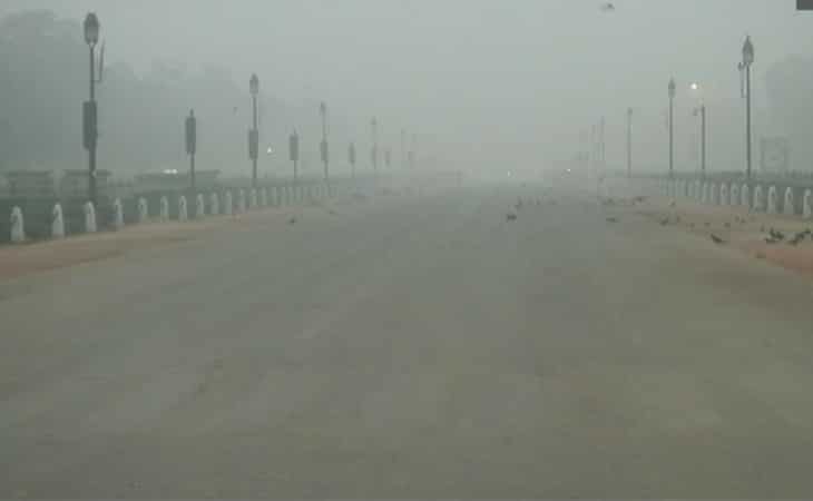 Delhi fog continues: 17 flights, 62 trains delayed, 18 cancelled Delhi fog continues: 17 flights, 62 trains delayed, 18 cancelled