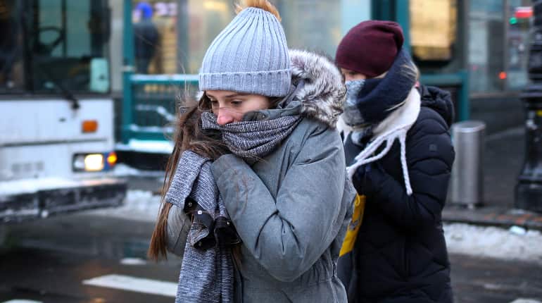 Snowstorms in China kills 13