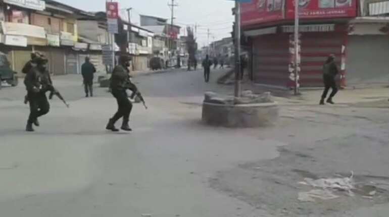 J&K: 4 policemen killed, 1 injured in IED blast in Sapore J&K: 4 policemen killed, 1 injured in IED blast in Sapore