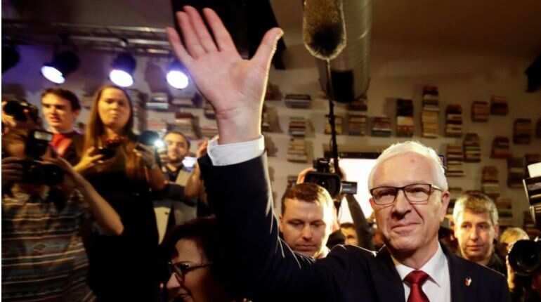 Czech presidential vote sets up Zeman-Drahos second round clash