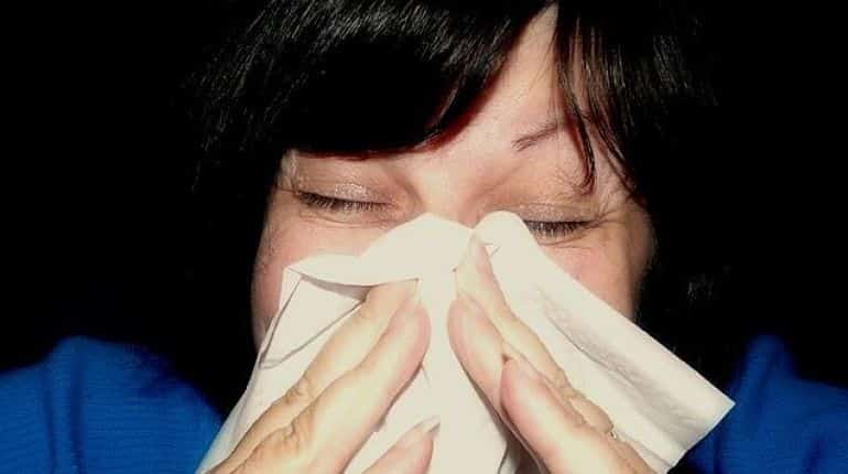 Man ruptures back of his throat while trying to block his sneeze 