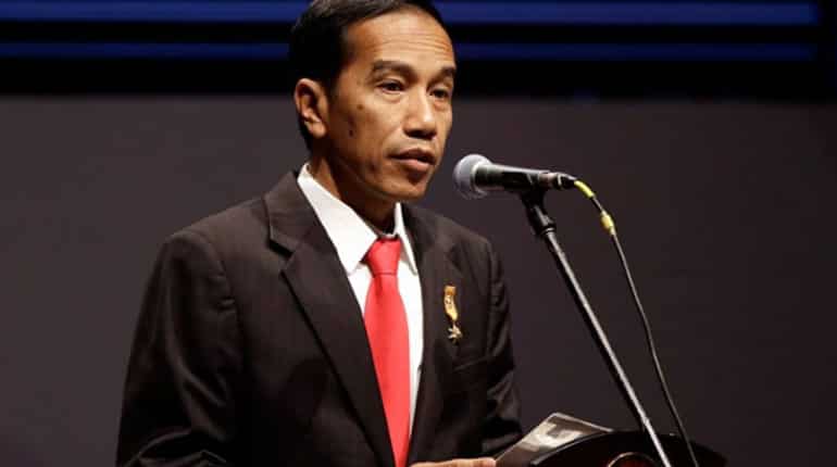 Indonesia kicks off presidential race as currency slumps