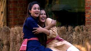 Opinion: Hina Khan's defeat and Shilpa Shinde's win in Bigg Boss 11 reflect on the regressive Indian society