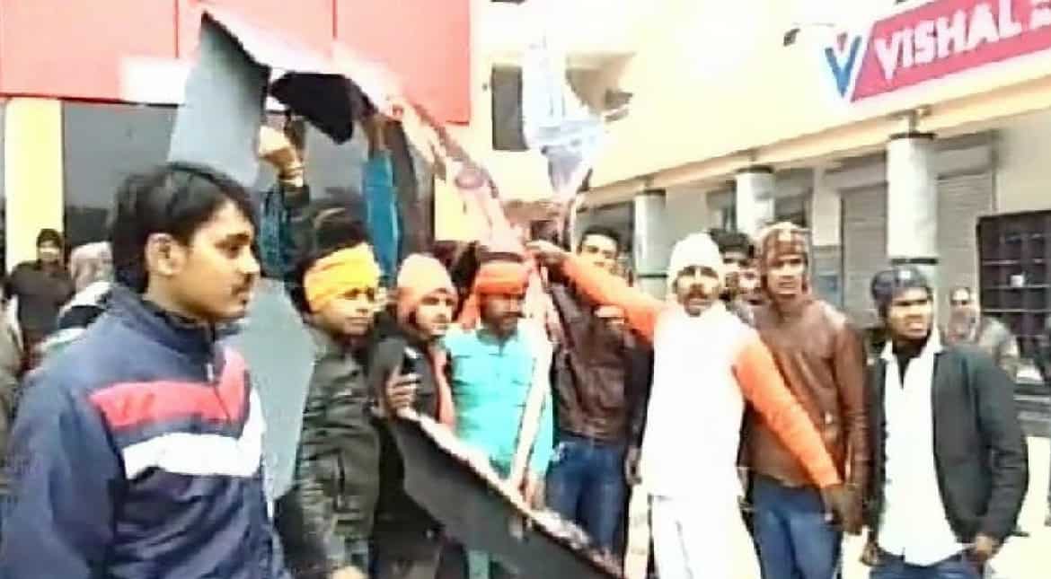 Padmaavat: Karni Sena workers vandalise Bihar cinema hall Padmaavat: Karni Sena workers vandalise Bihar cinema hall