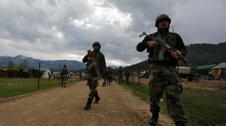 5 policemen, 3 civilians injured in Pulwama grenade blast