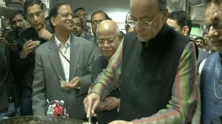 Jaitley performs 'Halwa' ceremony ahead of Budget Session Jaitley performs 'Halwa' ceremony ahead of Budget Session