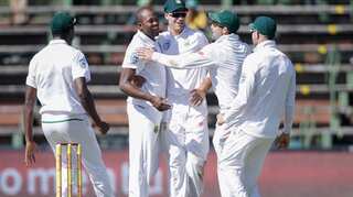 India loses 4 wickets in quick succession, are 164/8 after 70 overs